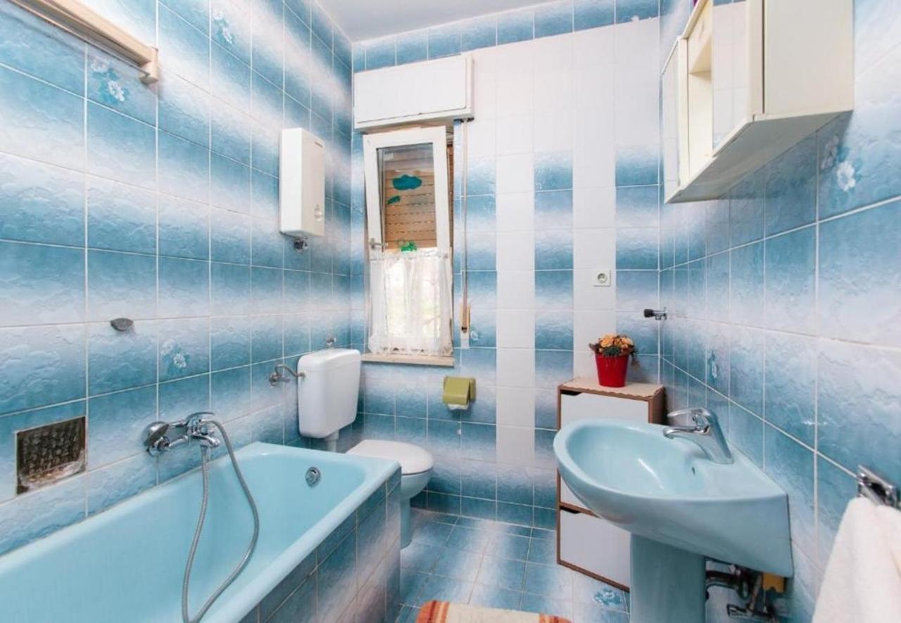 Apartment Knez 1 - 50 M From Beach Podstrana Exterior photo