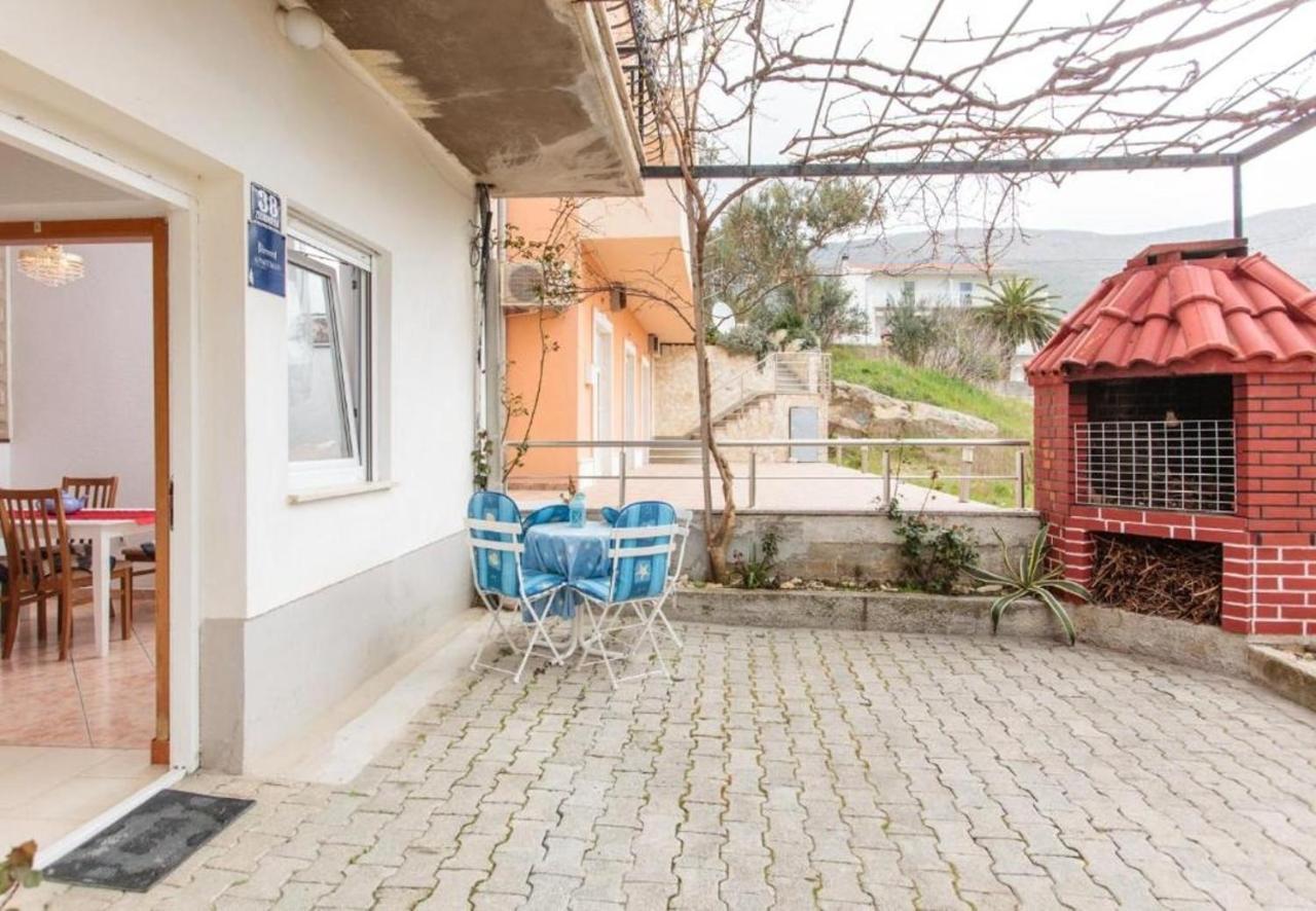 Apartment Knez 1 - 50 M From Beach Podstrana Exterior photo