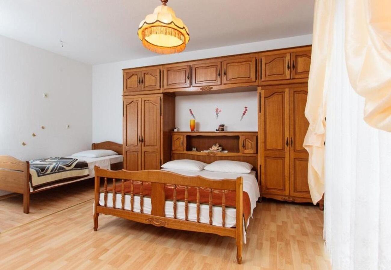 Apartment Knez 1 - 50 M From Beach Podstrana Exterior photo