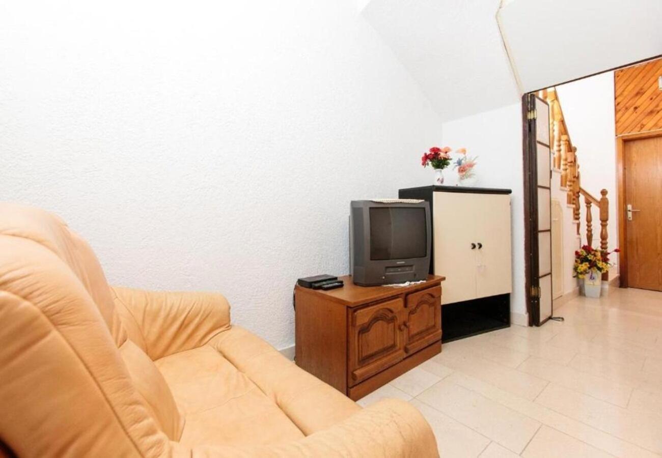 Apartment Knez 1 - 50 M From Beach Podstrana Exterior photo