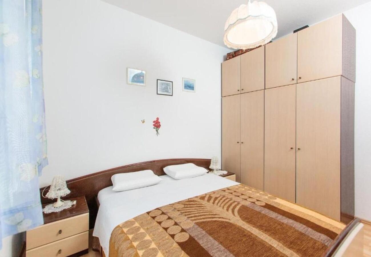 Apartment Knez 1 - 50 M From Beach Podstrana Exterior photo